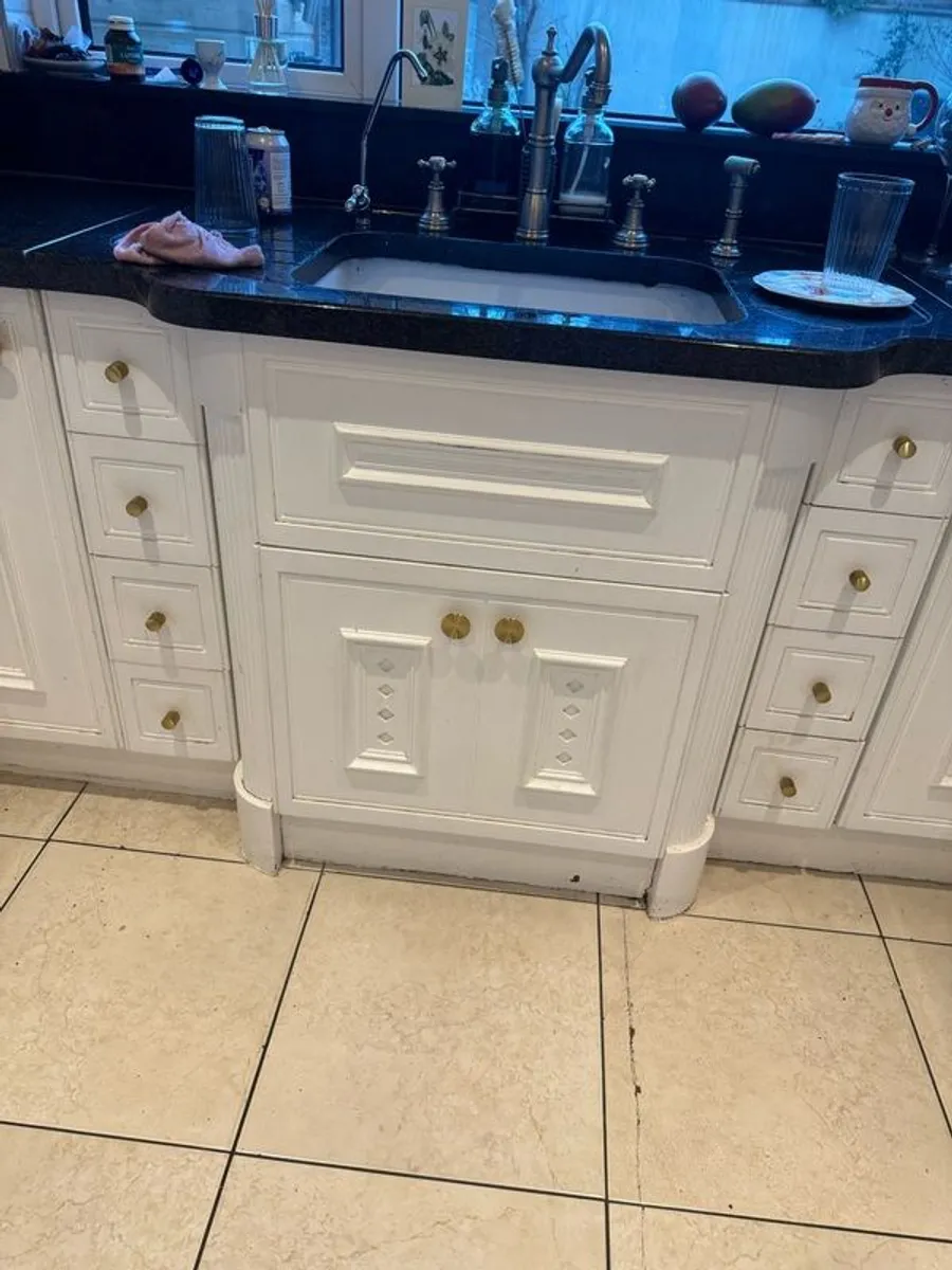 Wow!! Designer wood kitchen and granite and appliances - Image 3