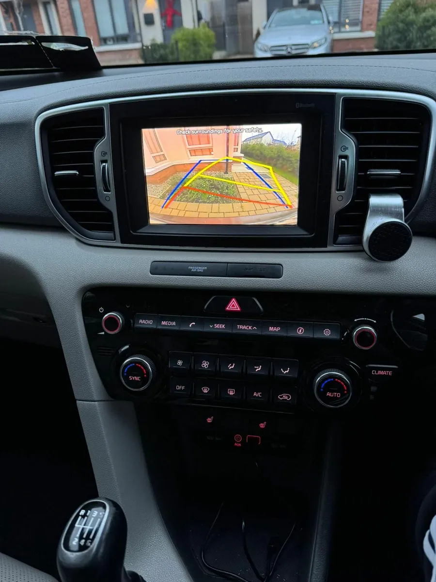 Kia Sportage 182- 1.7 -LOW MILLEAGE - Image 3