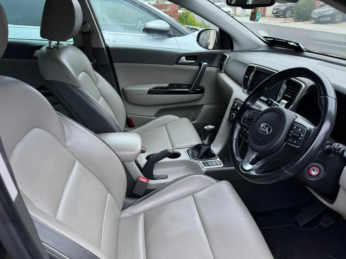 Kia Sportage 182- 1.7 -LOW MILLEAGE - Image 4