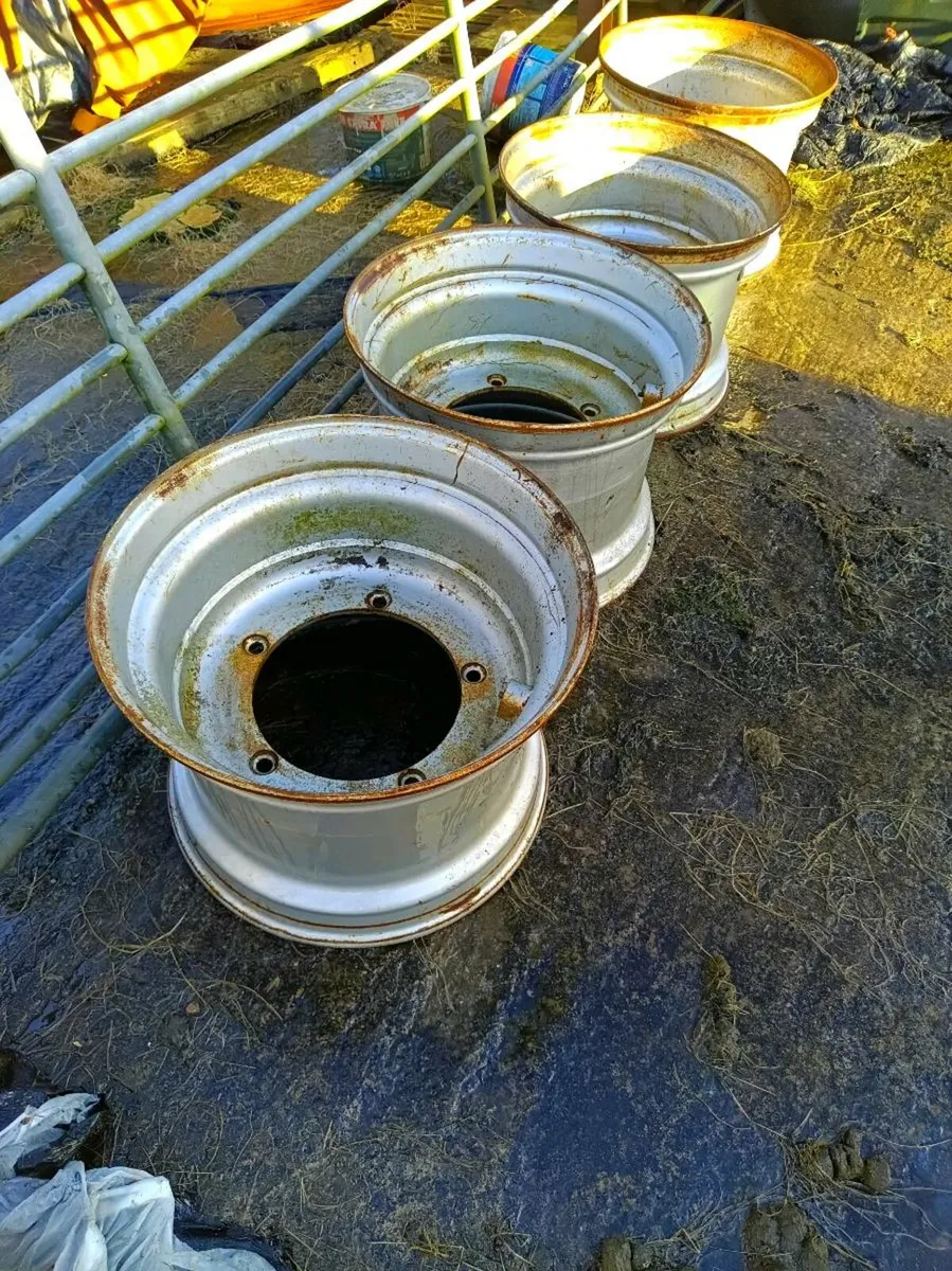 4 trailer rims 22.5 x 16 - Image 1