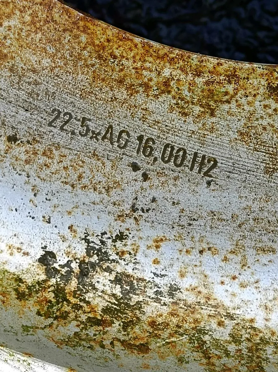 4 trailer rims 22.5 x 16 - Image 3