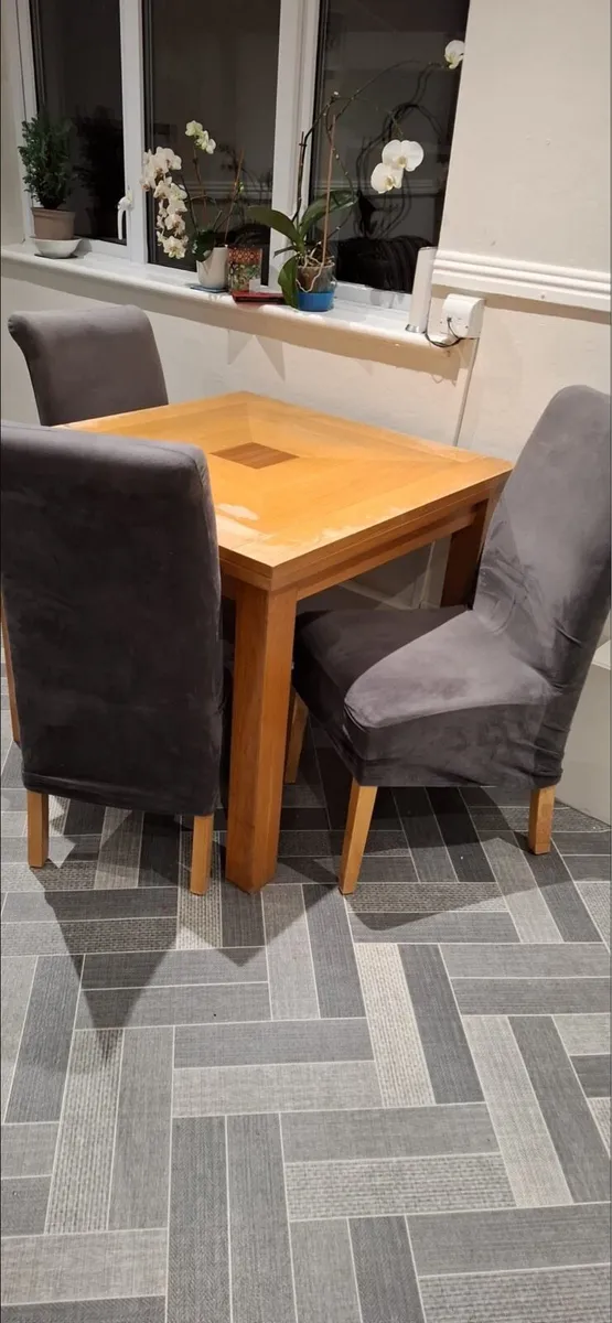 4 chairs and fold down table - Image 1