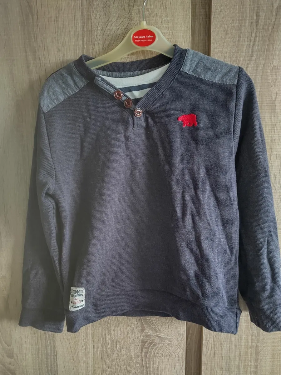 Boy tops 4/6 years old barely worn 8.each - Image 4