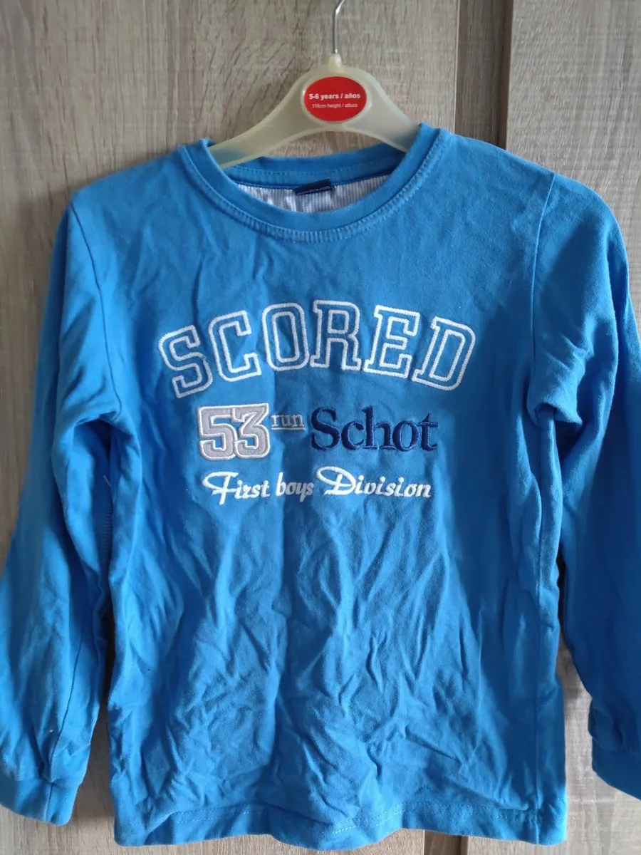 Boy tops 4/6 years old barely worn 8.each - Image 1