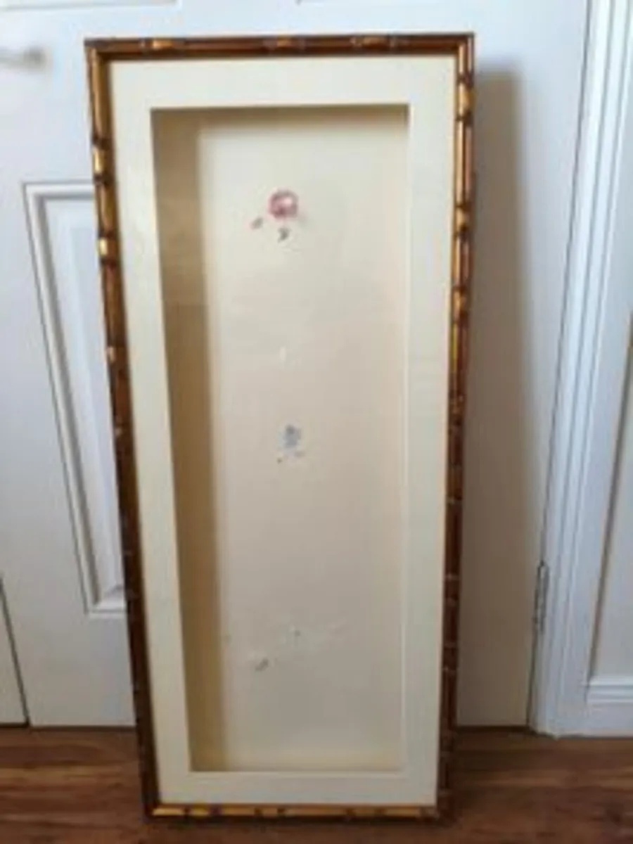 Exhibition frame - Image 1