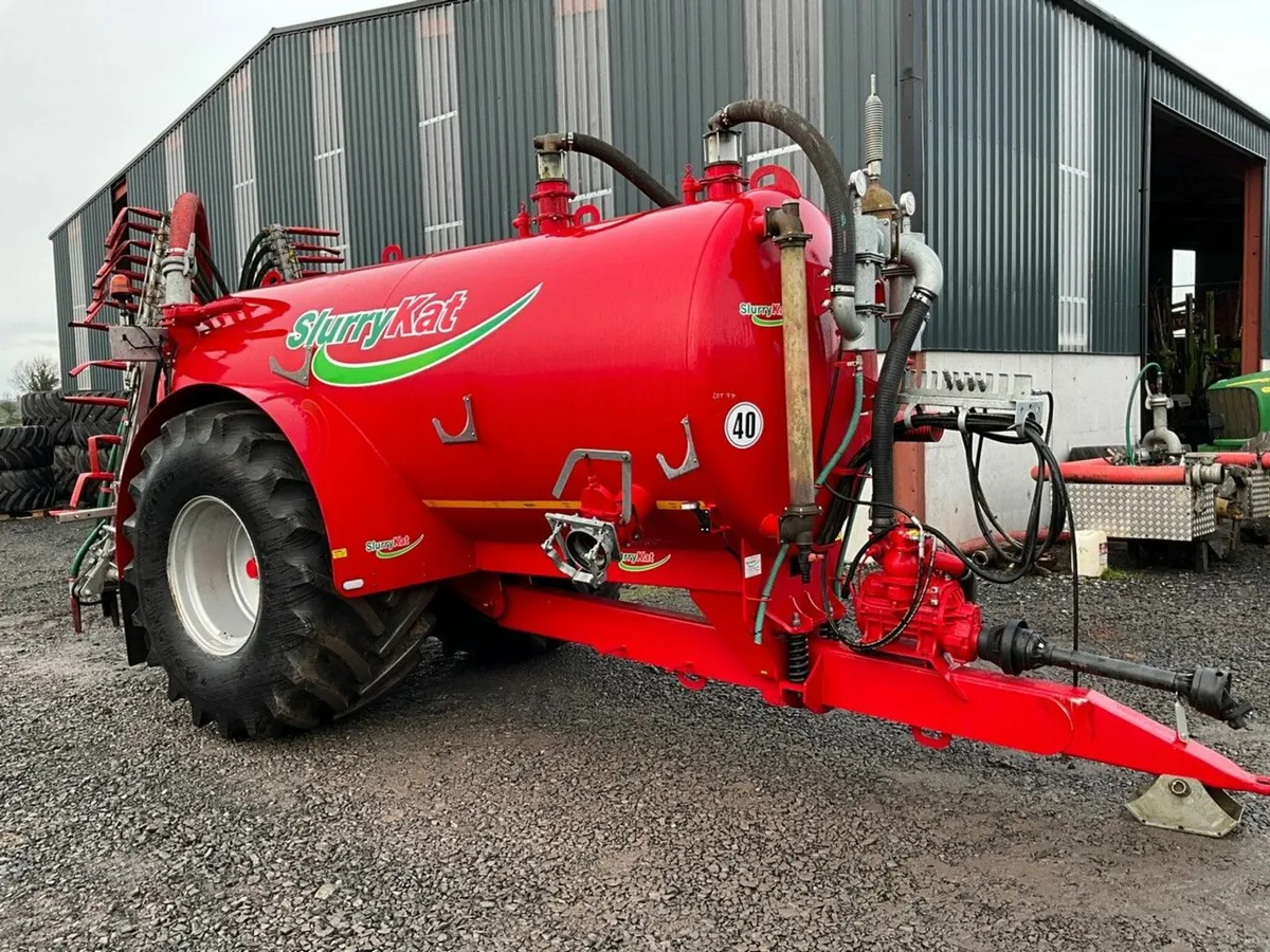 SLURRYKAT 2000 GALLON TANKER & DRIBBLE BAR - Image 1