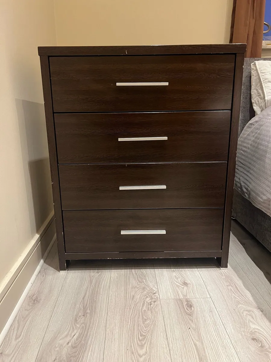 Bedroom Furniture Set – 2 Large & 4 Small Lockers - Image 1