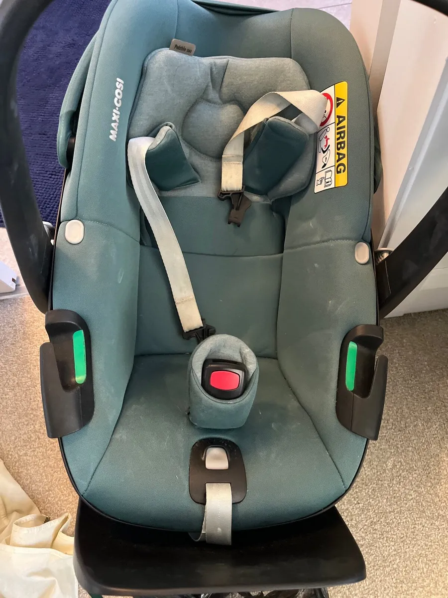 Maxi cosi pebble 360 with base - Image 1