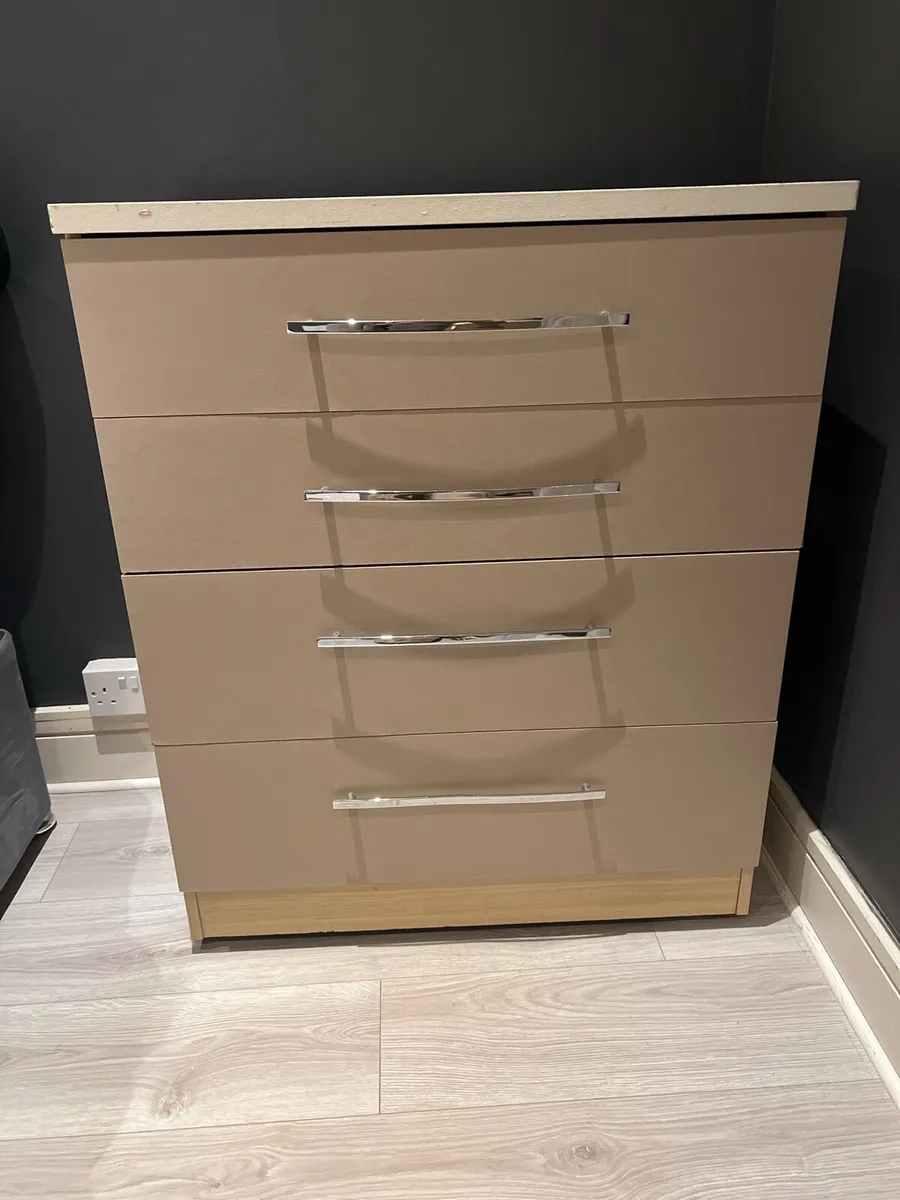 Chest of drawers and lockers - Image 1