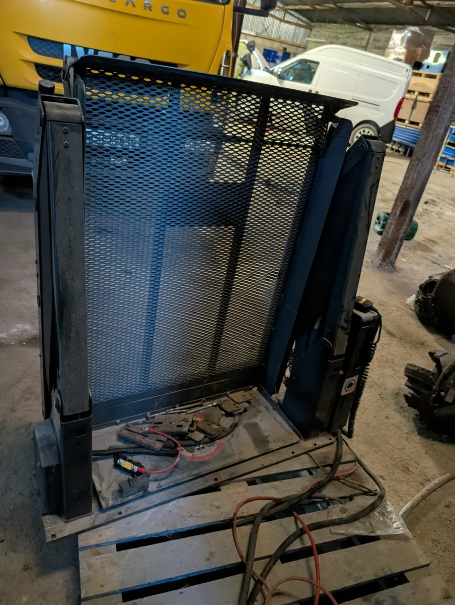 RICON wheelchair lift - Image 3
