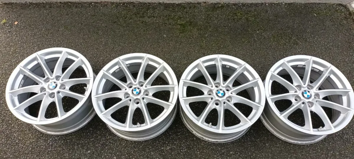 BMW Wheels 17 inch. Almost like New. - Image 1