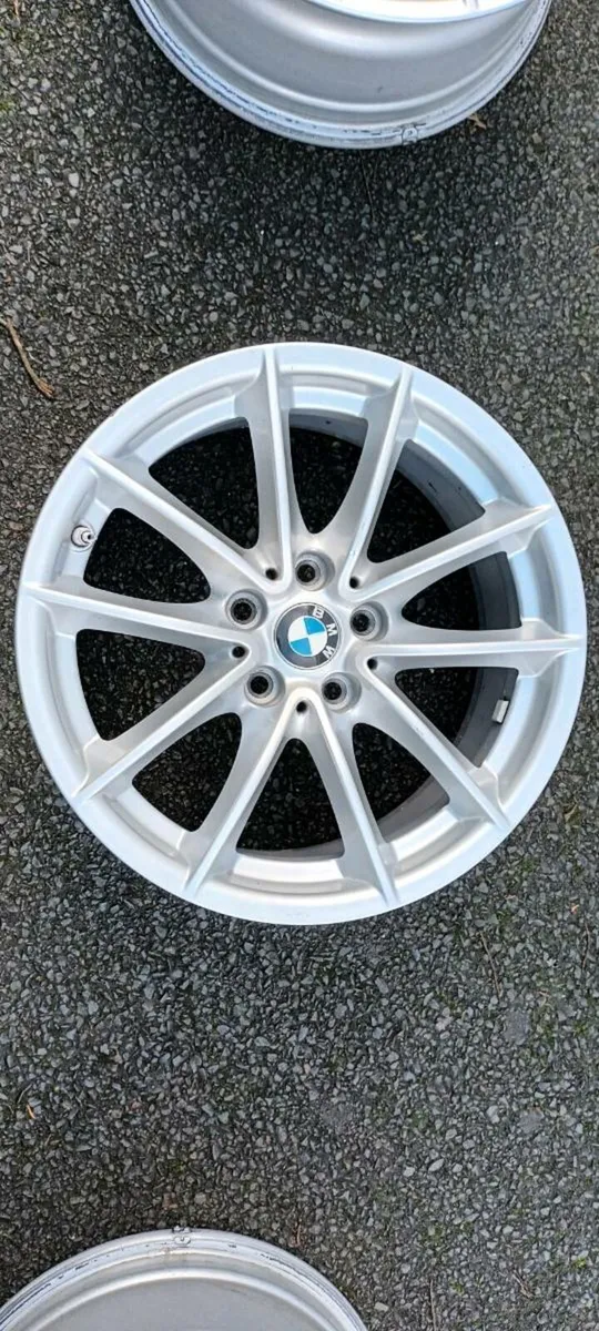 BMW Wheels 17 inch. Almost like New. - Image 4