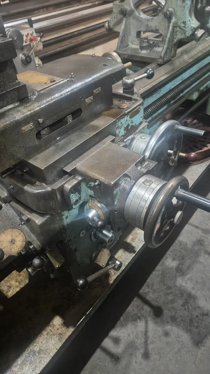 DSG Type 21x96 Metal Lathe - Image 3