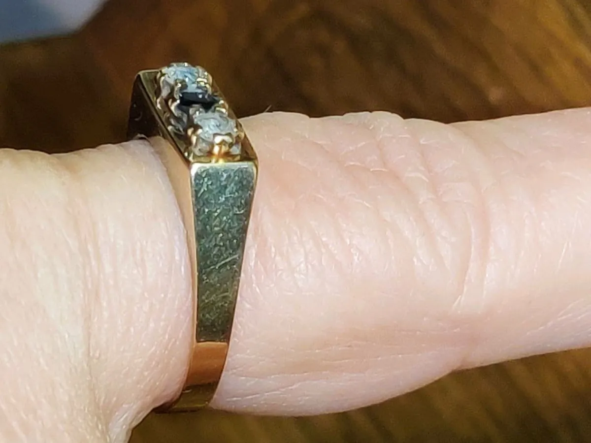 RARE SQUARE SAPPHIRE, 9CT Gold Vintage Signet Ring - Image 2