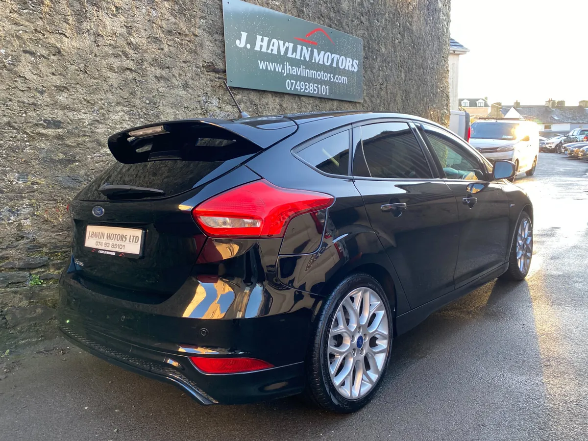 Oct 2017 Ford Focus ST-Line TDCi 120 - Image 4