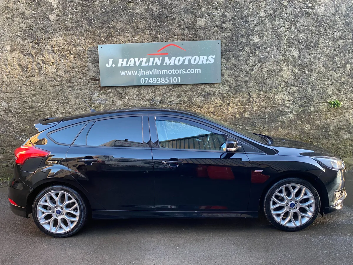 Oct 2017 Ford Focus ST-Line TDCi 120 - Image 3