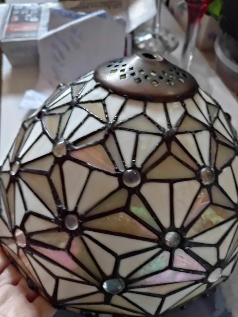 Beautiful Tiffany lamp shade - Image 1