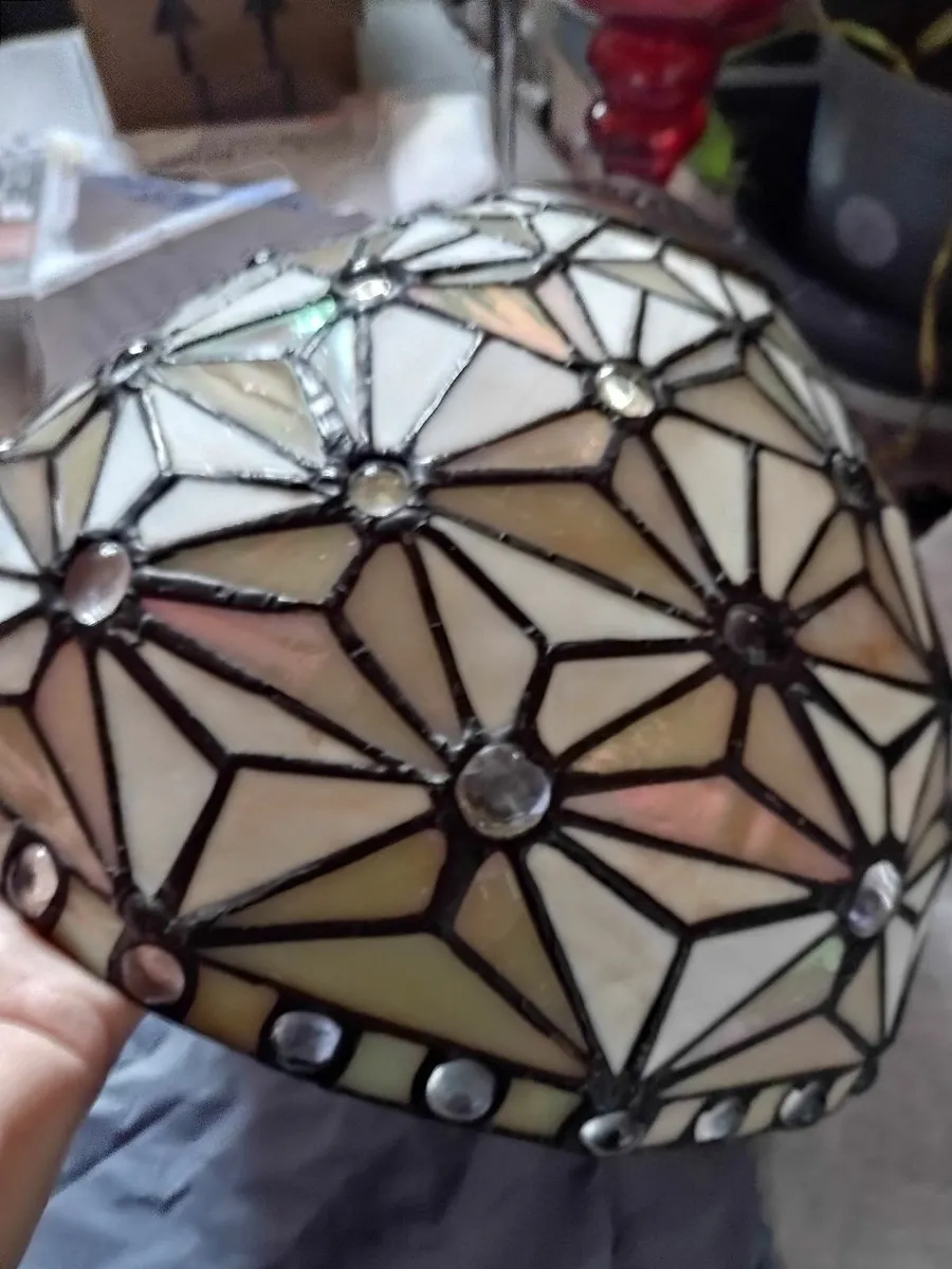 Beautiful Tiffany lamp shade - Image 3