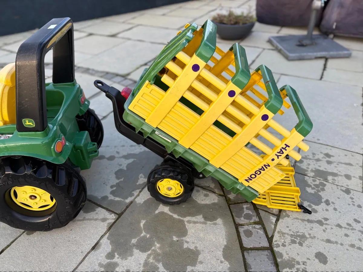 Kids John deer tractor and trailer - Image 4