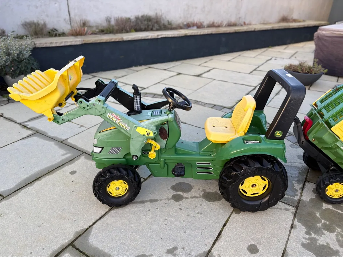 Kids John deer tractor and trailer - Image 1