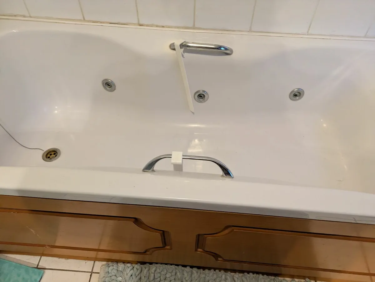 complete bathroom - Image 1