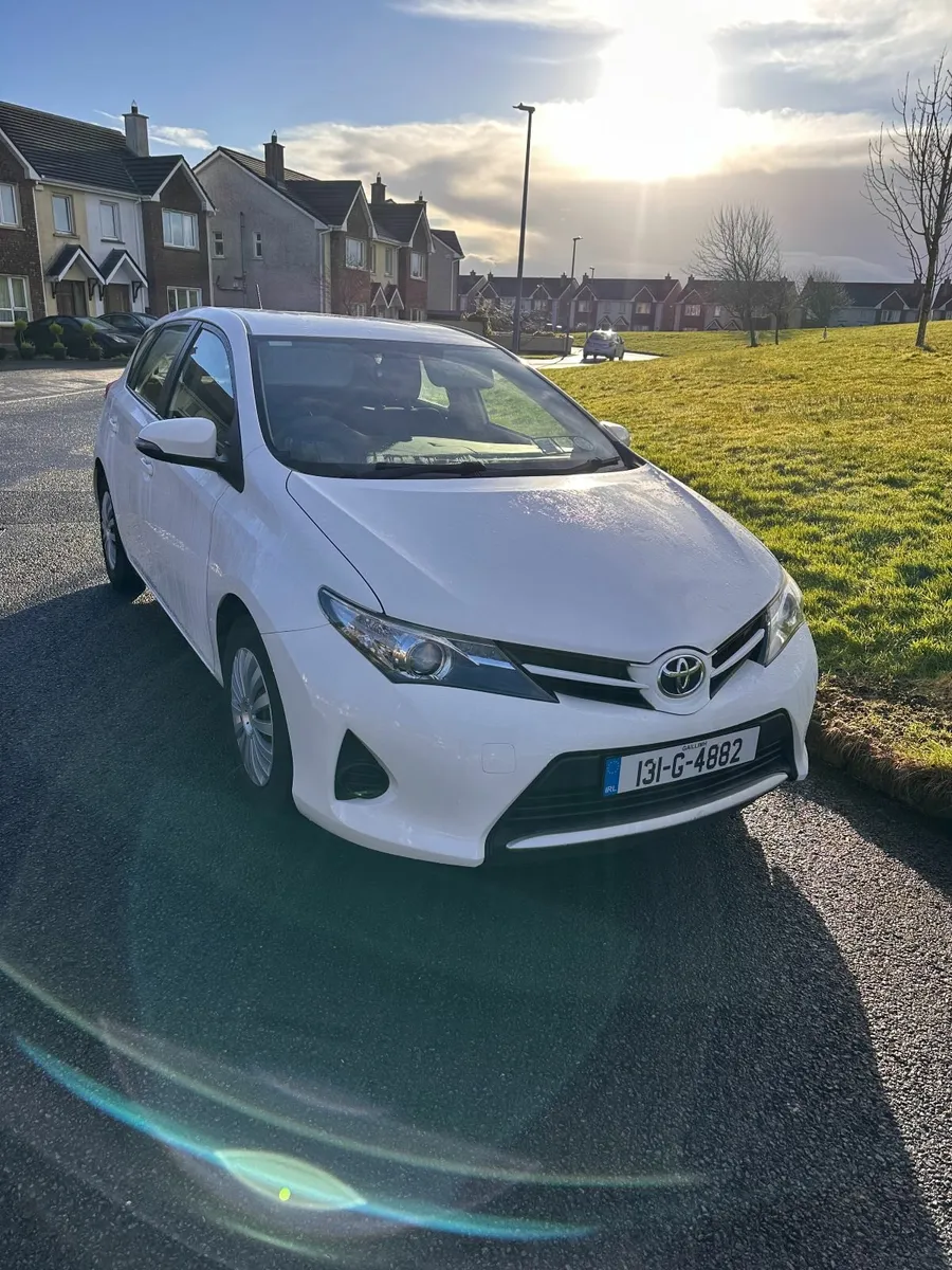 Toyota Auris 1.4 D-4D ACTIVE S/S 5DR - Image 2