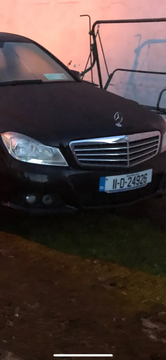 2011 Mercedes c200 - Image 3
