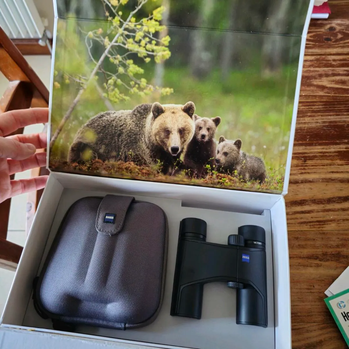 Zeiss Victory Pocket Binocular 8 x 20 - Image 1