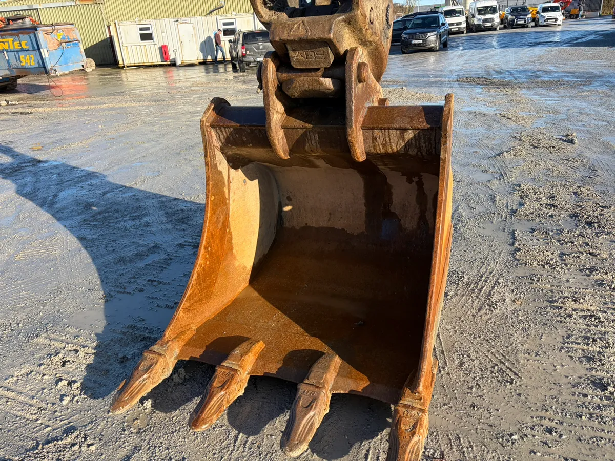 Volvo 250 EL excavator - Image 4