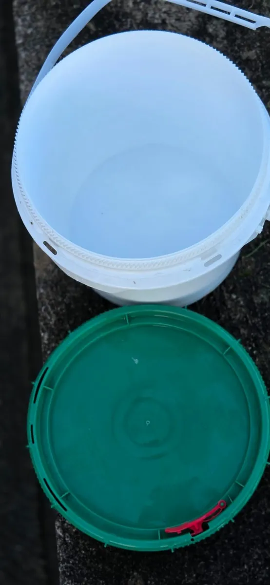 Buckets {Plastic} - Image 2