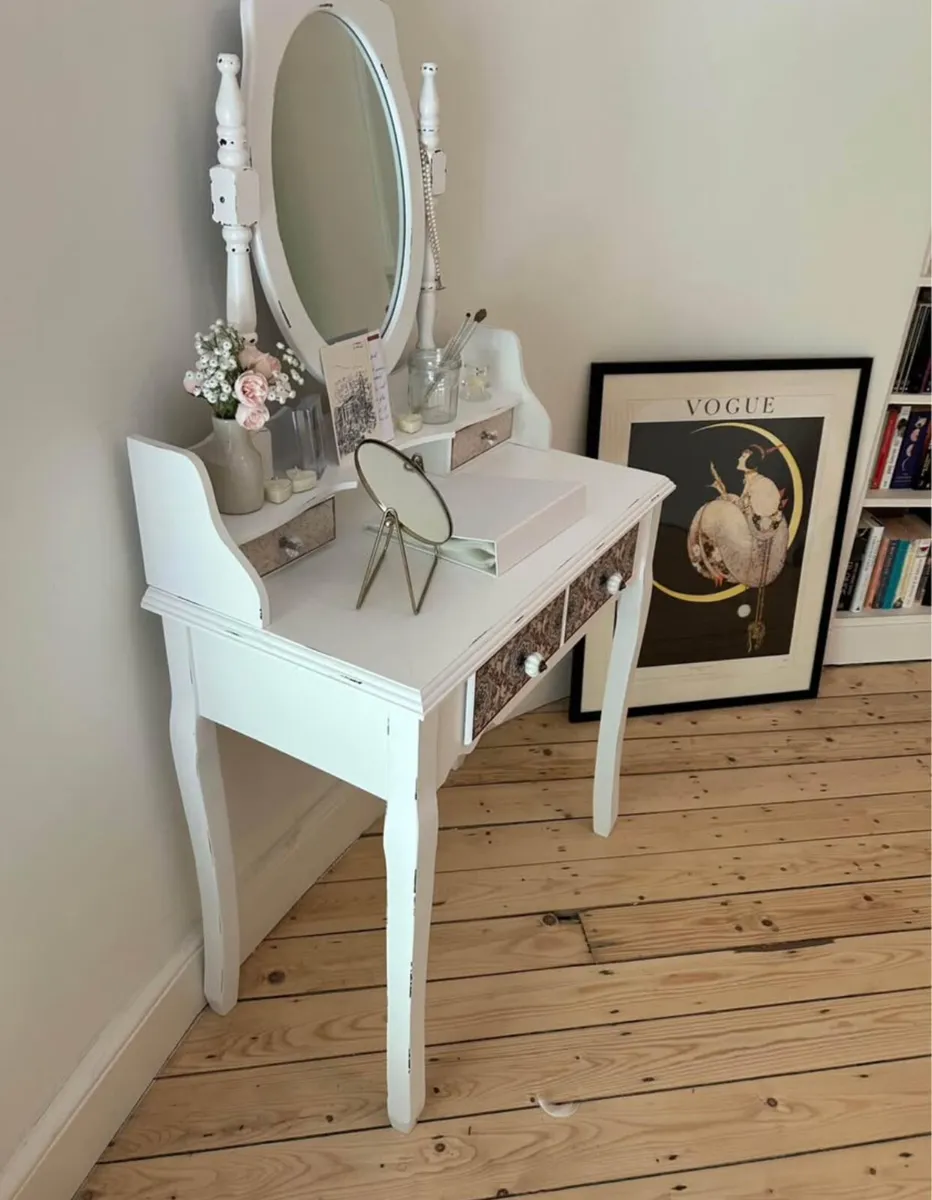 Vanity table - Image 2