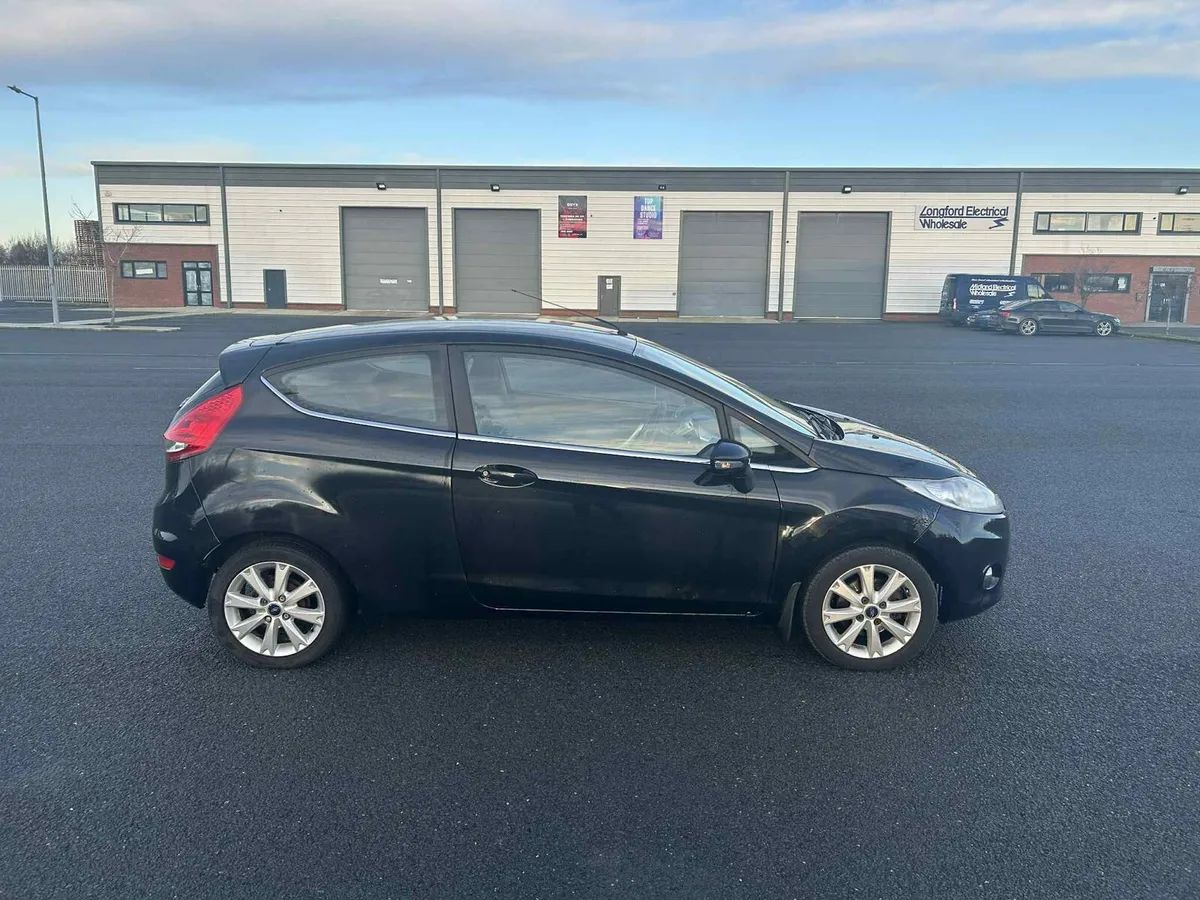 Ford fiesta - Image 4