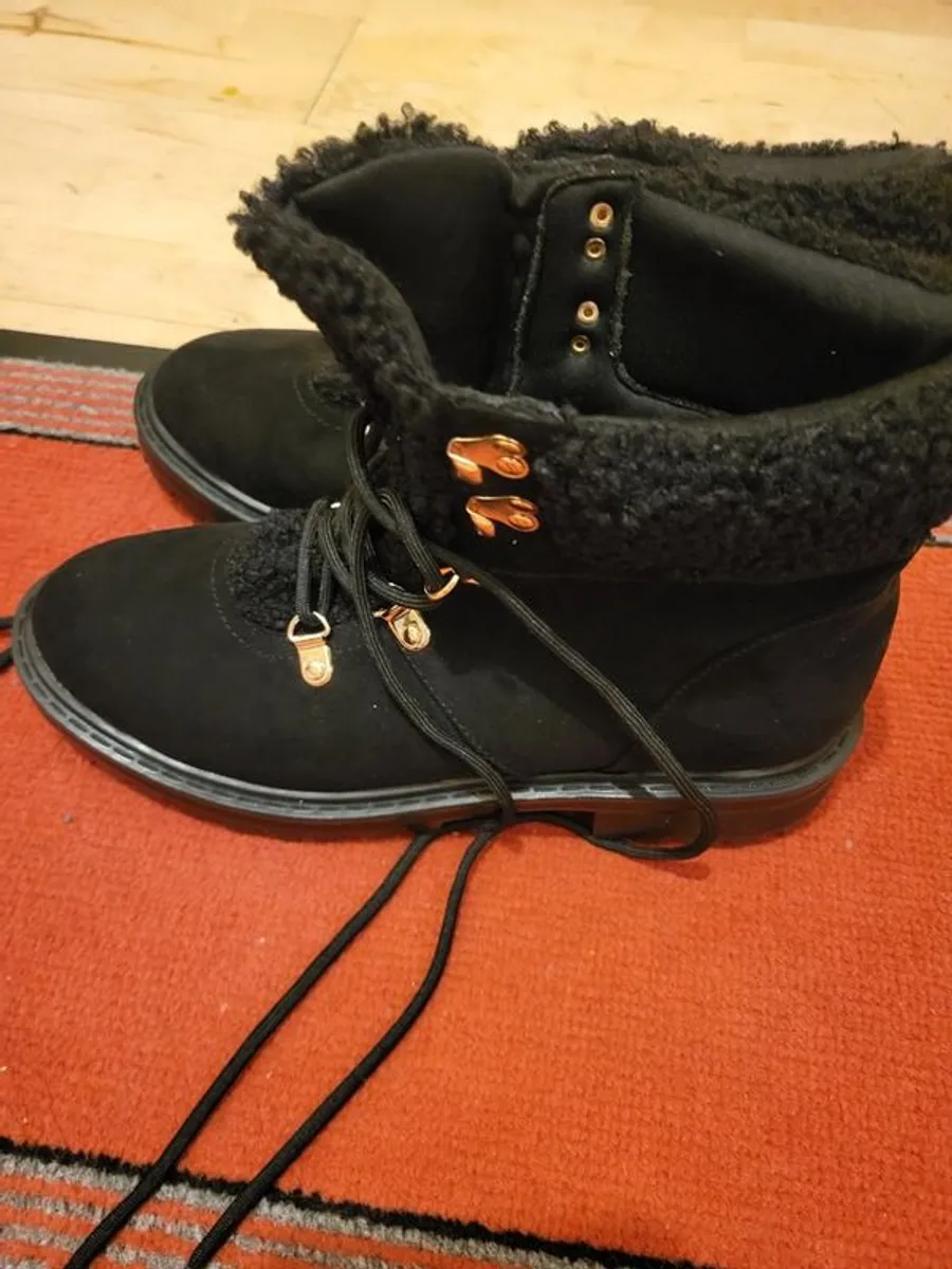 V by  very size 8 brand new - Image 4