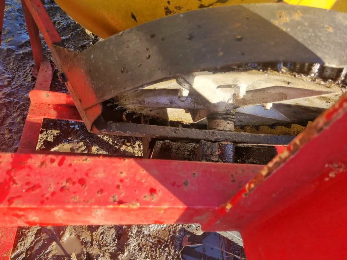 Tractor cement mixers - Image 4