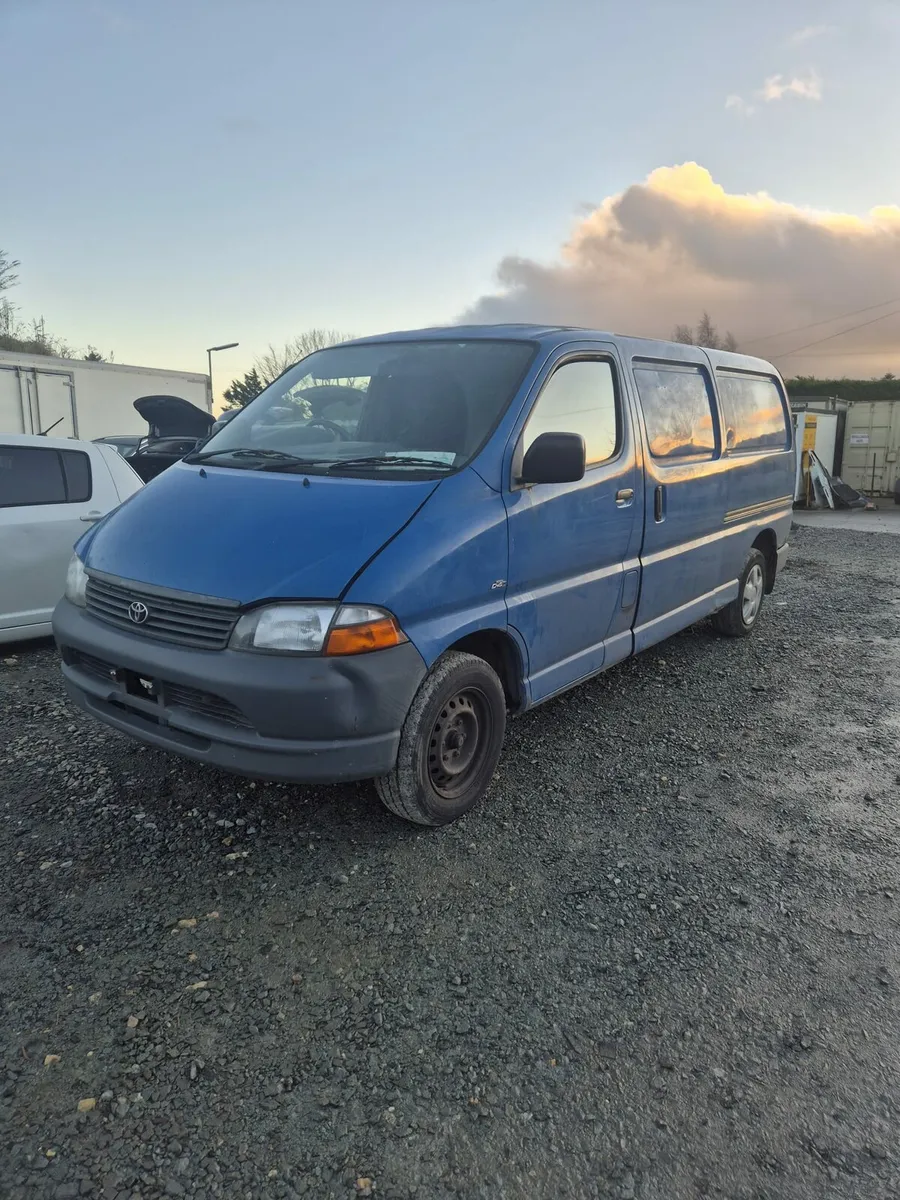Toyota Hiace - Breaking only - Image 4
