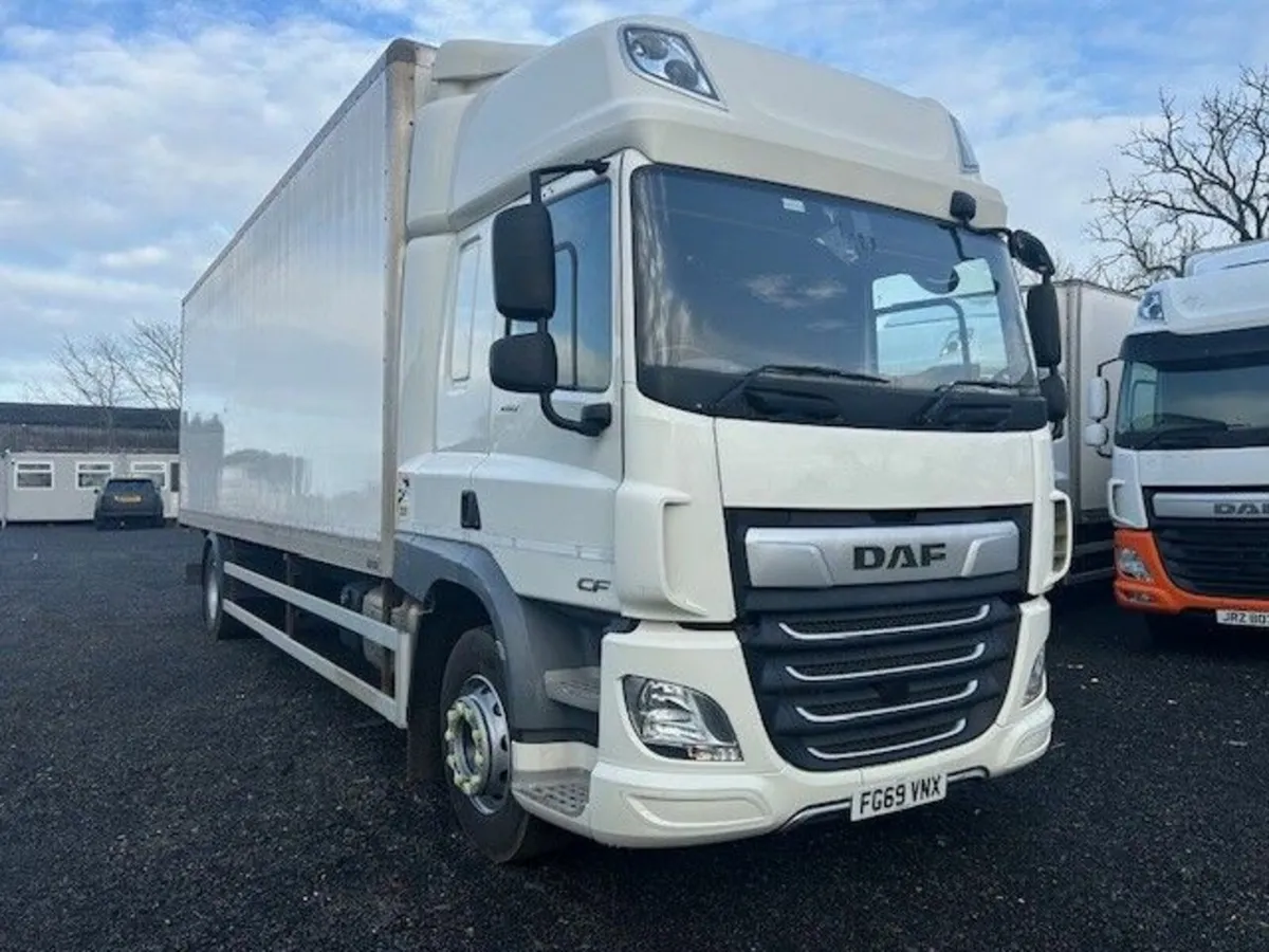 2019 DAF CF HIGH ROOF SLEEPER - Image 1