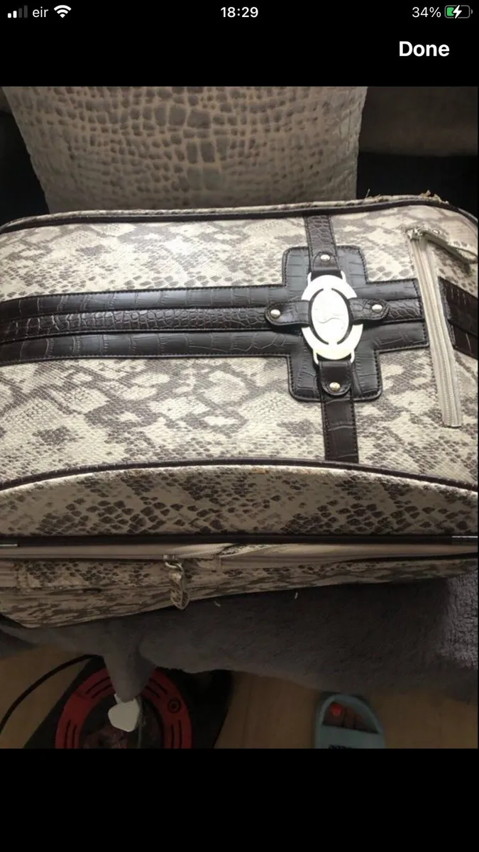 New small case €30 - Image 4