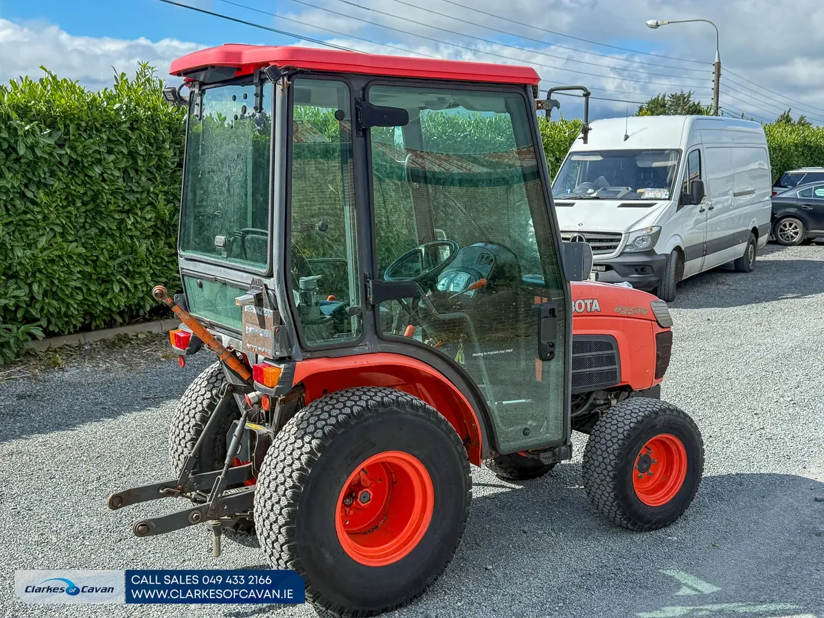 2011 Kubota B2530 - Image 3