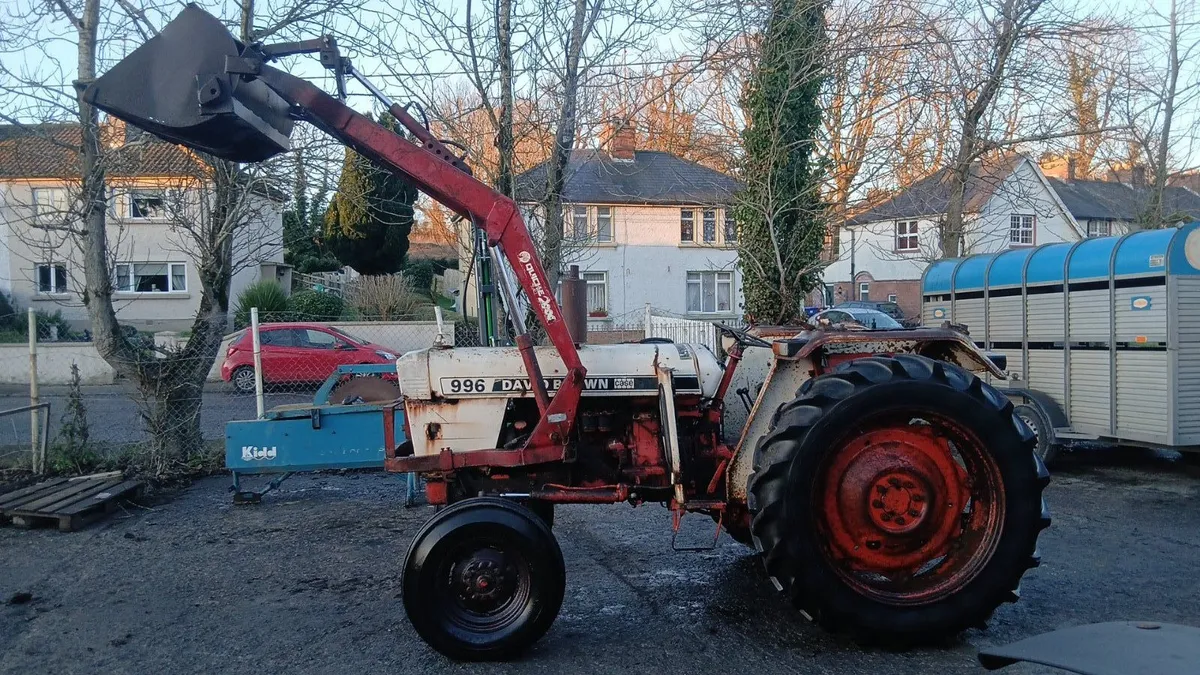 David brown 996 & quickie loader - Image 1