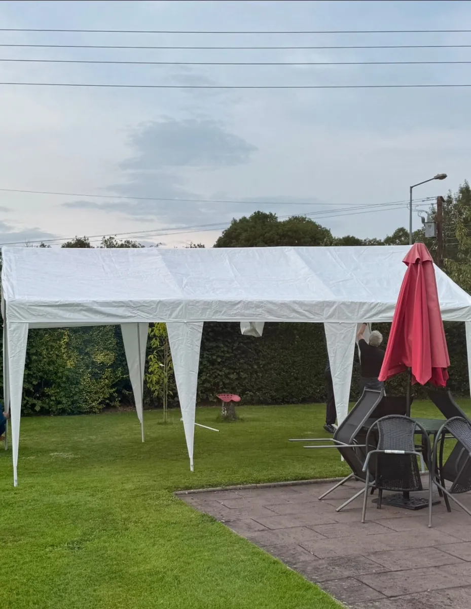 Party tent/Marquee - Image 1