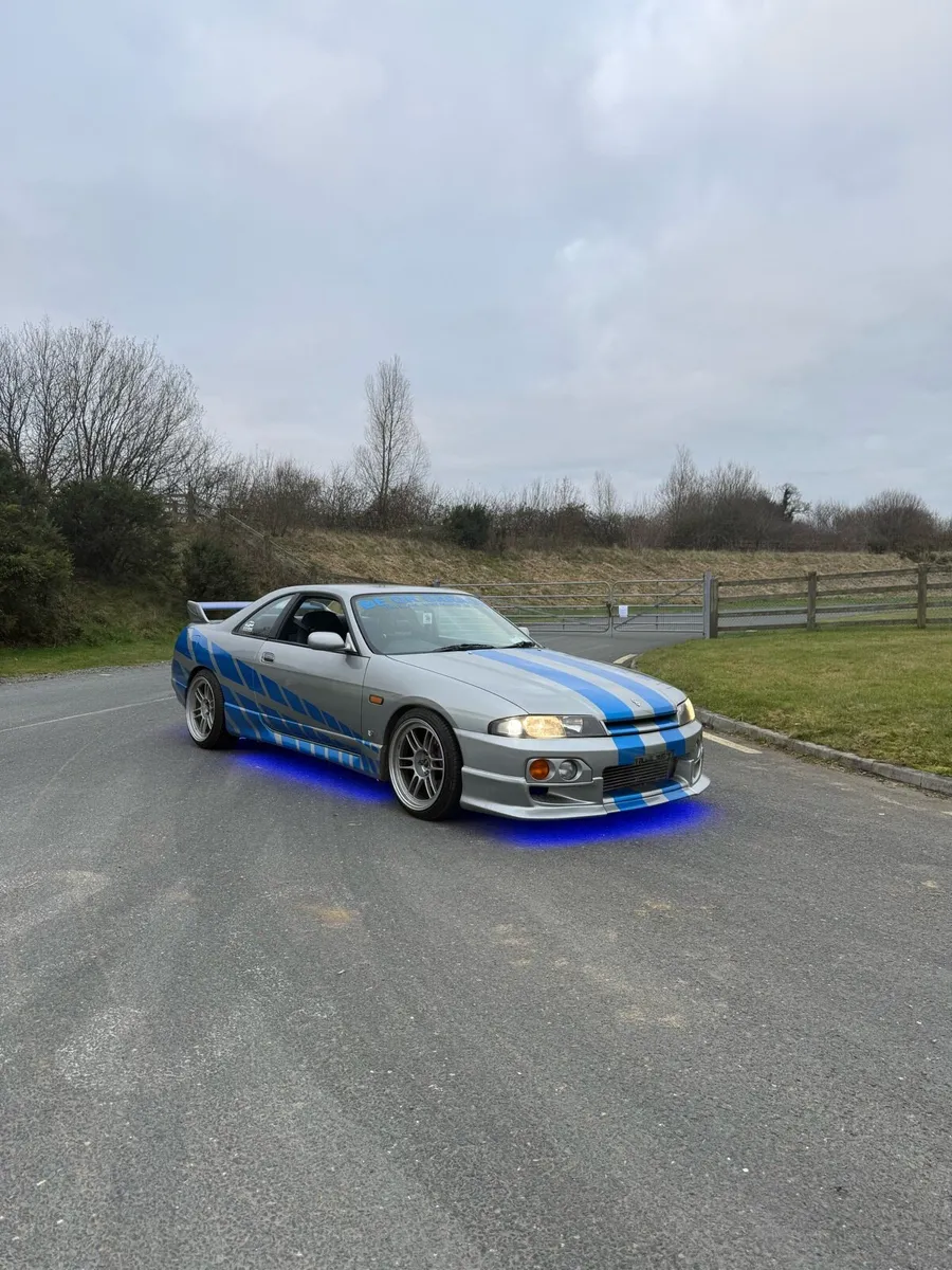 Nissan Skyline R33 GT-ST - Image 1
