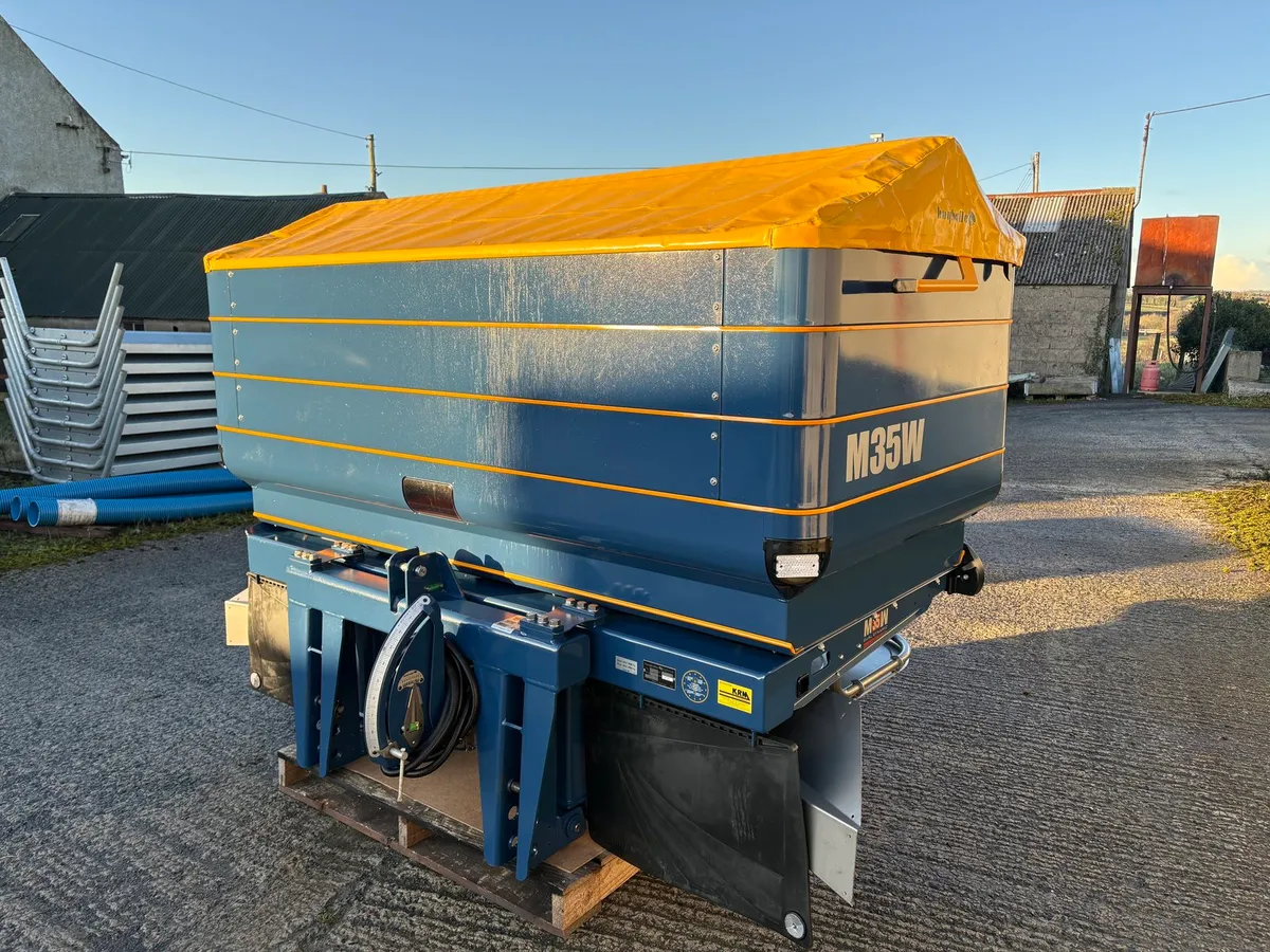 Fertiliser Spreader - Image 3