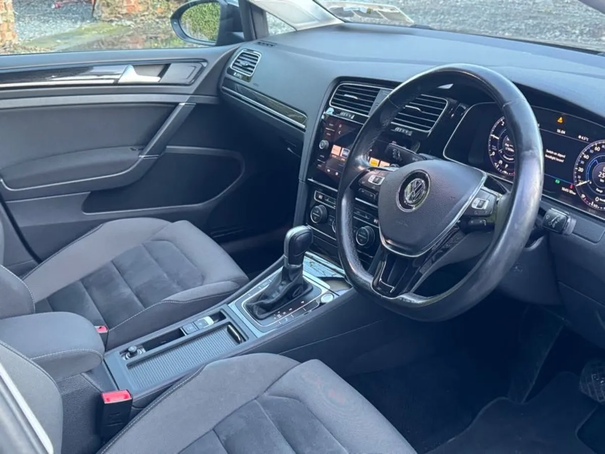 2017 Volkswagen Golf 2.0 Highline Auto - Image 2