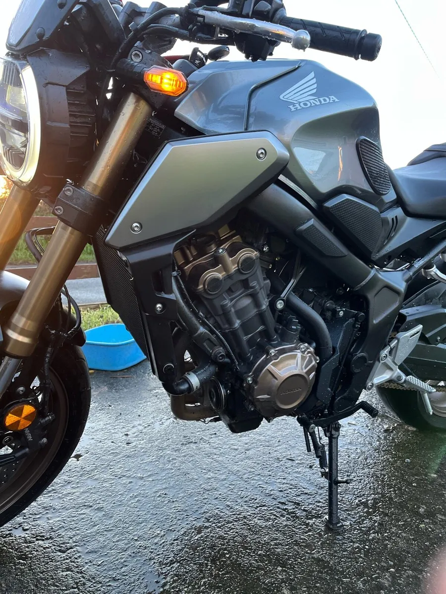2022 Honda cb650r neo sport cafe - Image 3