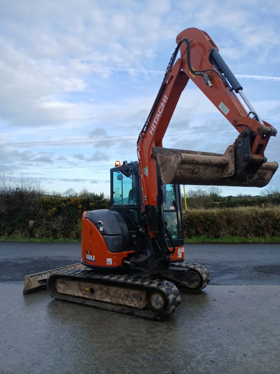2022 Hitachi 48.6 very tidy - Image 4