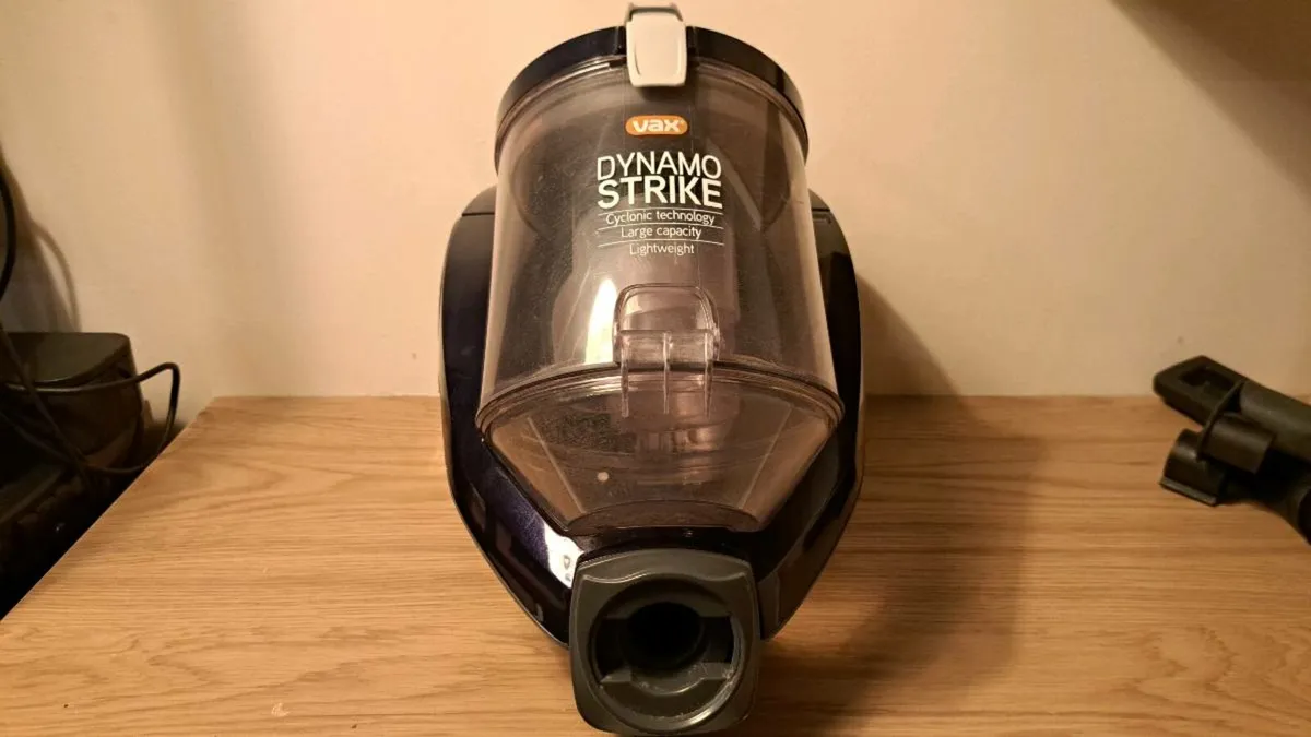 Vacuum cleaner - Image 1