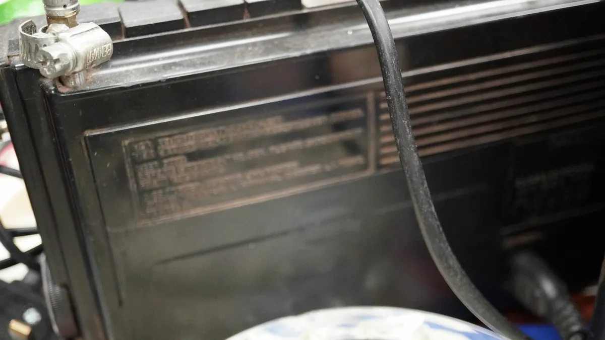 Compact Vintage 3-Band Portable Working Radio - Image 4