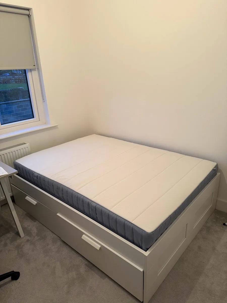 Bed frame and mattress - Image 3