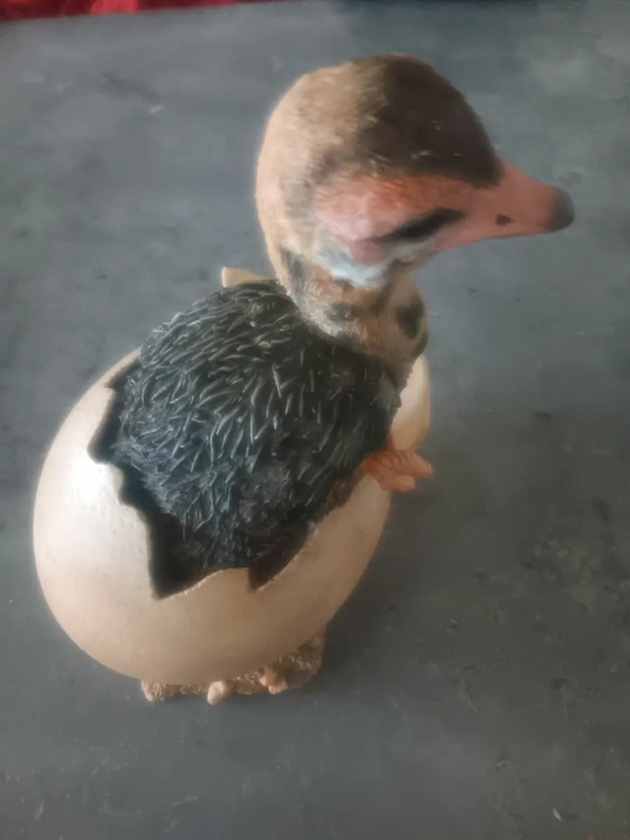 Wildlife figurine - Image 1