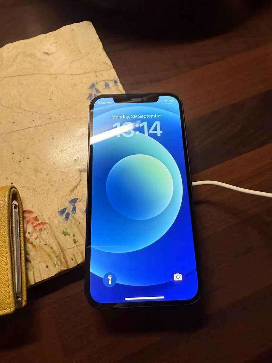 iPhone 12 - Image 3